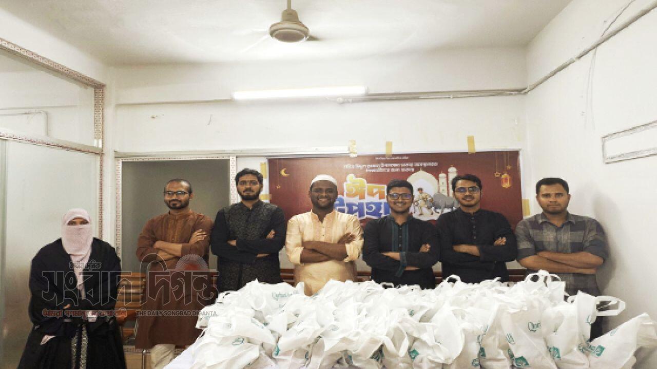 ঢাকায় অবস্থানরত শিক্ষার্থীদের ঈদ উপহার দিল জকসু