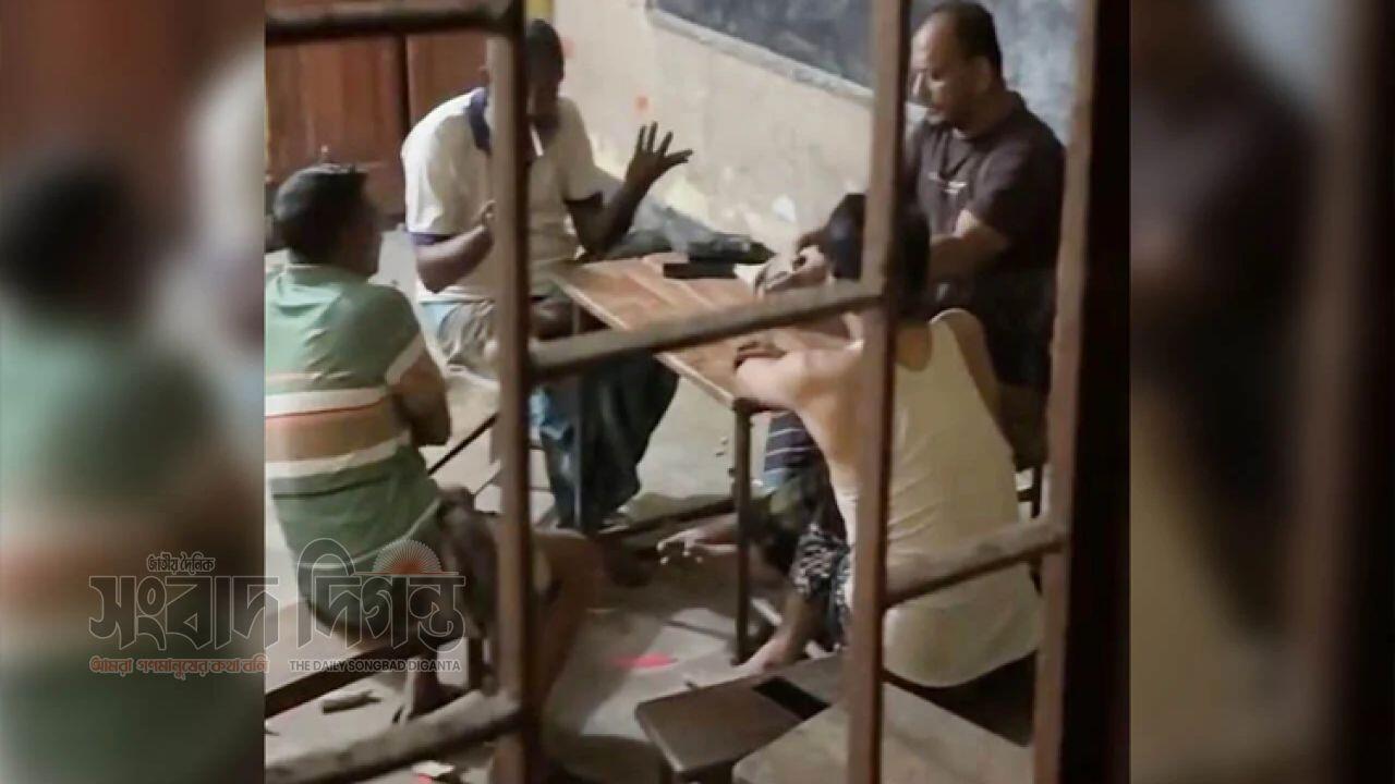 স্কুলের শ্রেণিকক্ষে জুয়ার আসর ভিডিও ভাইরালে সমালোচনার ঝড়