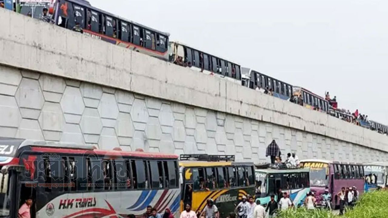 যমুনা সেতুতে  ঈদ-ফেরত যাত্রীদের ভোগান্তিতে ১০ কিলোমিটার যানজট