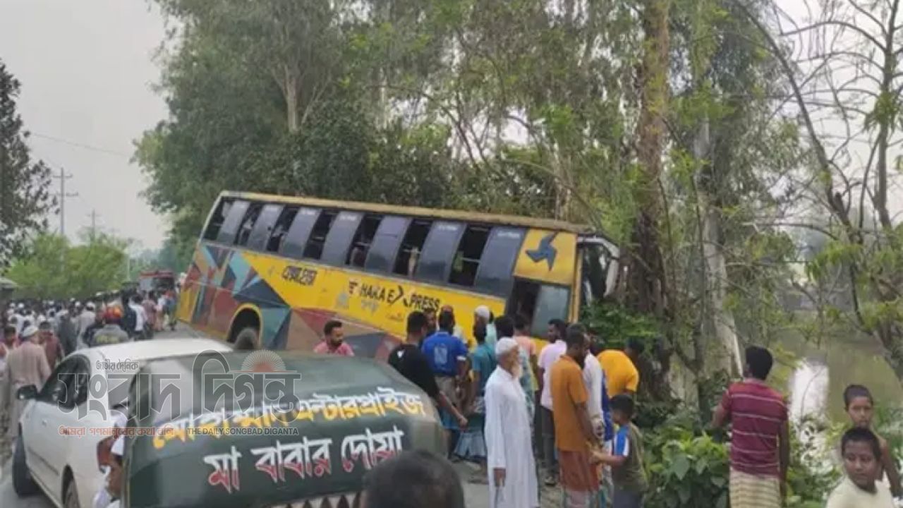 বেলকুচিতে বাসচাপায় একই পরিবারের তিনজনসহ নিহত ৪ 