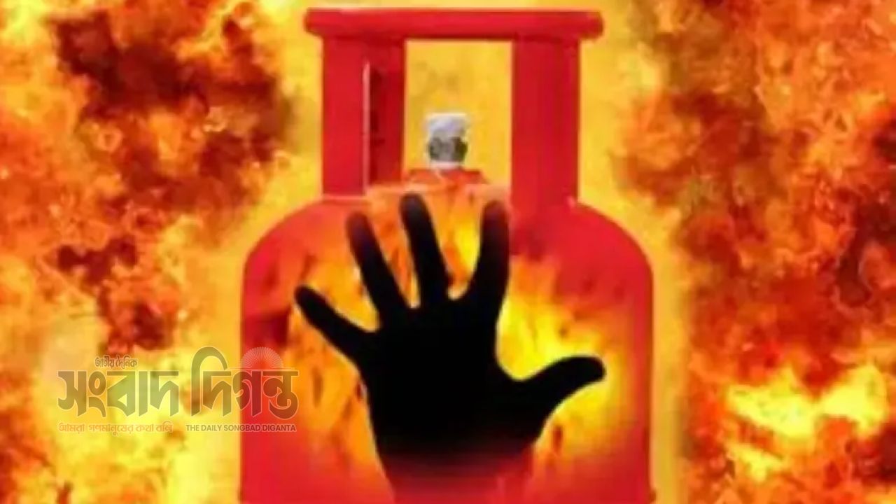 উত্তরখানে গ্যাস লাইনের লিকেজে ভয়াবহ অগ্নিকাণ্ড, একই পরিবারের ৩ জন দগ্ধ