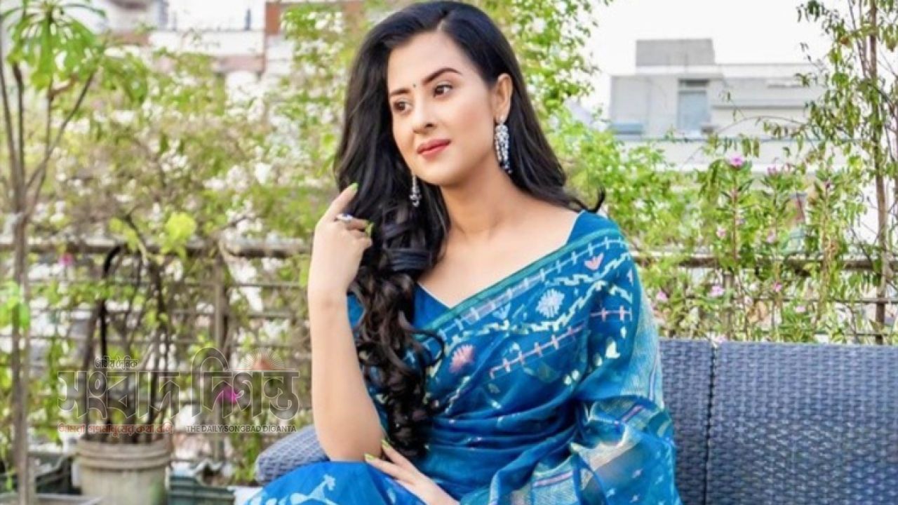 কন্যাসন্তানের মা বুবলী 