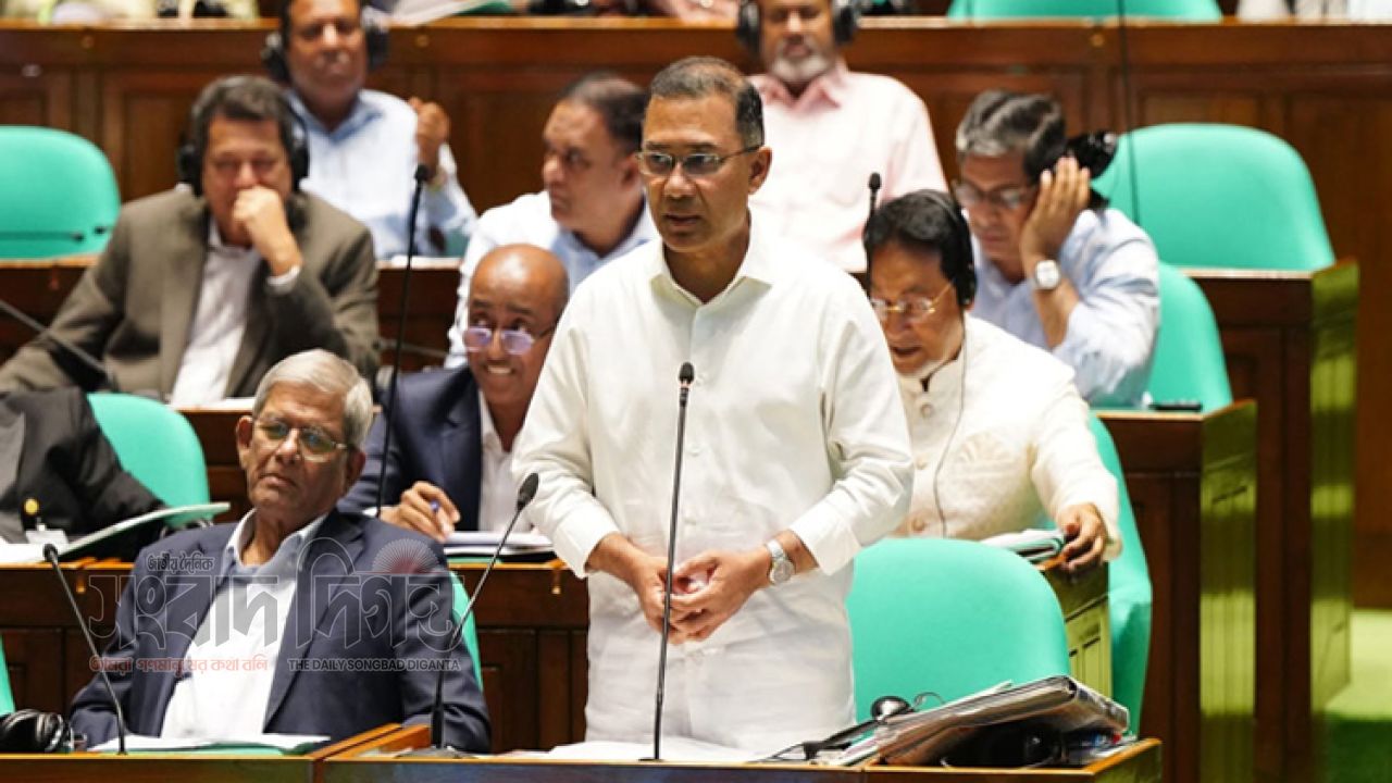 প্রশাসনে দক্ষতা, স্বচ্ছতা ও জবাবদিহি নিশ্চিতের নির্দেশ প্রধানমন্ত্রীর তারেক রহমানের
