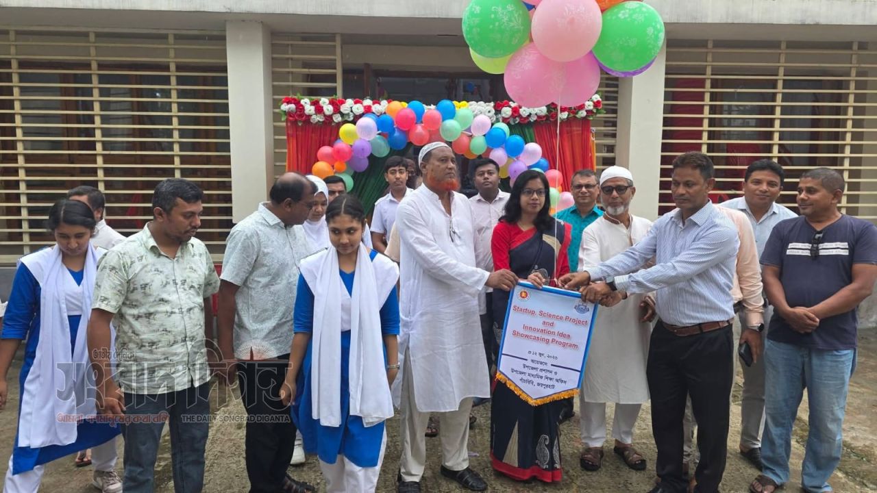 পাঁচবিবিতে ক্ষুদে বিজ্ঞানীদের উদ্ভাবনী মেলা অনুষ্ঠিত
