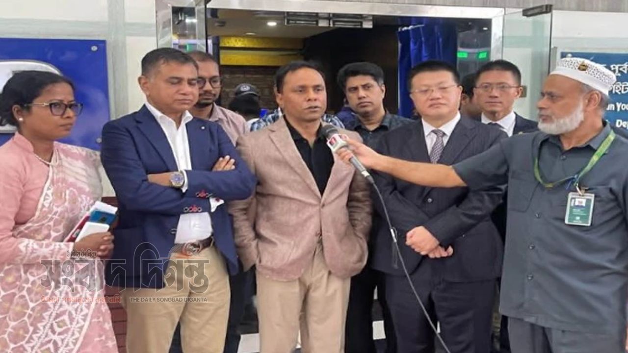 “চীন সফর শেষে দেশে কায়সার কামাল”