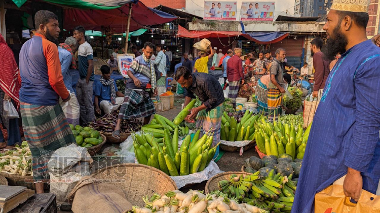 . নতুন বাজেটের পরও অস্থির নিত্যপণ্যের বাজার