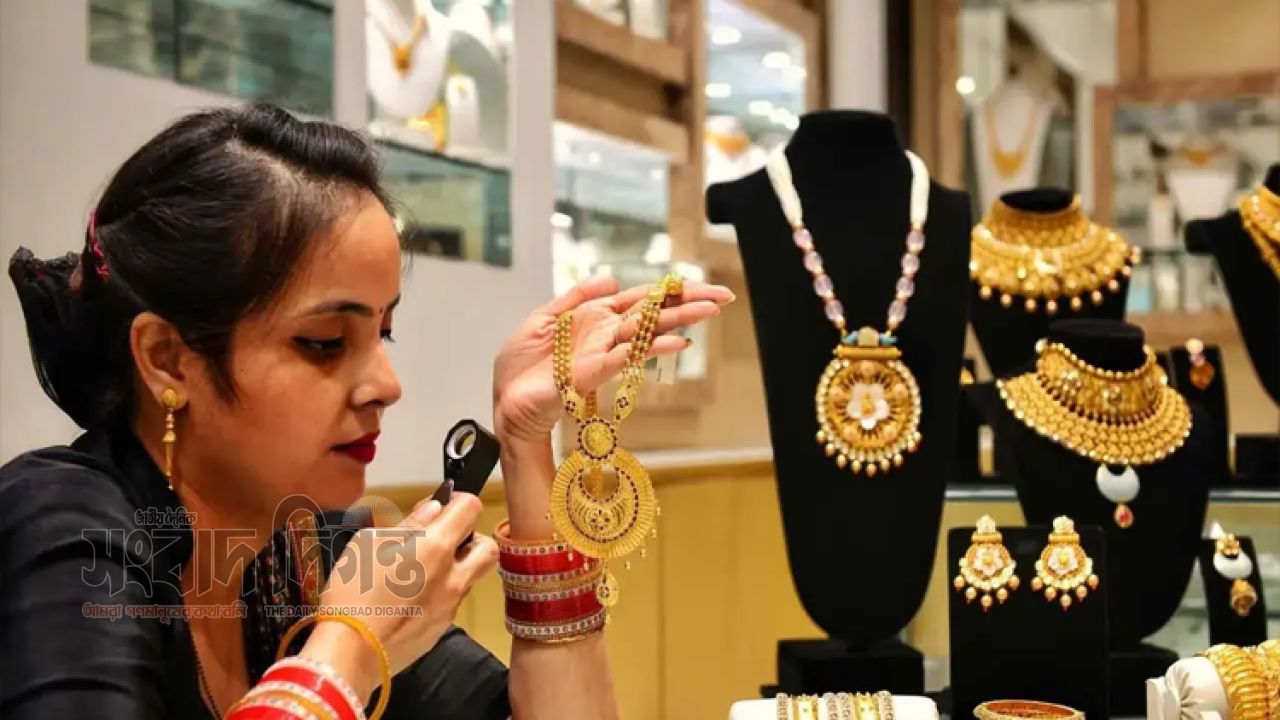 সুদহার ও শক্তিশালী ডলারের চাপে স্বর্ণের দর নিম্নমুখী 
