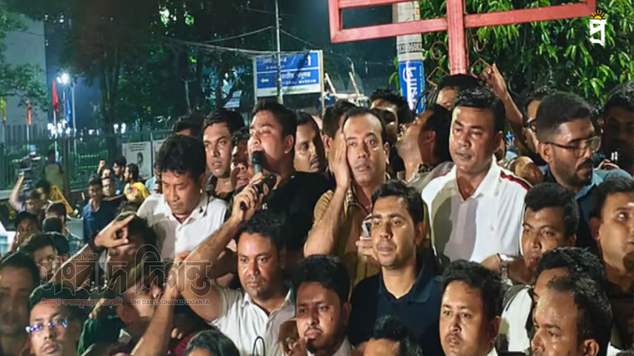 ছাত্রশিবিরের বিরুদ্ধে অভিযোগ তুলে ছাত্রদলের শহীদ মিনার–শাহবাগ বিক্ষোভ মিছিল 