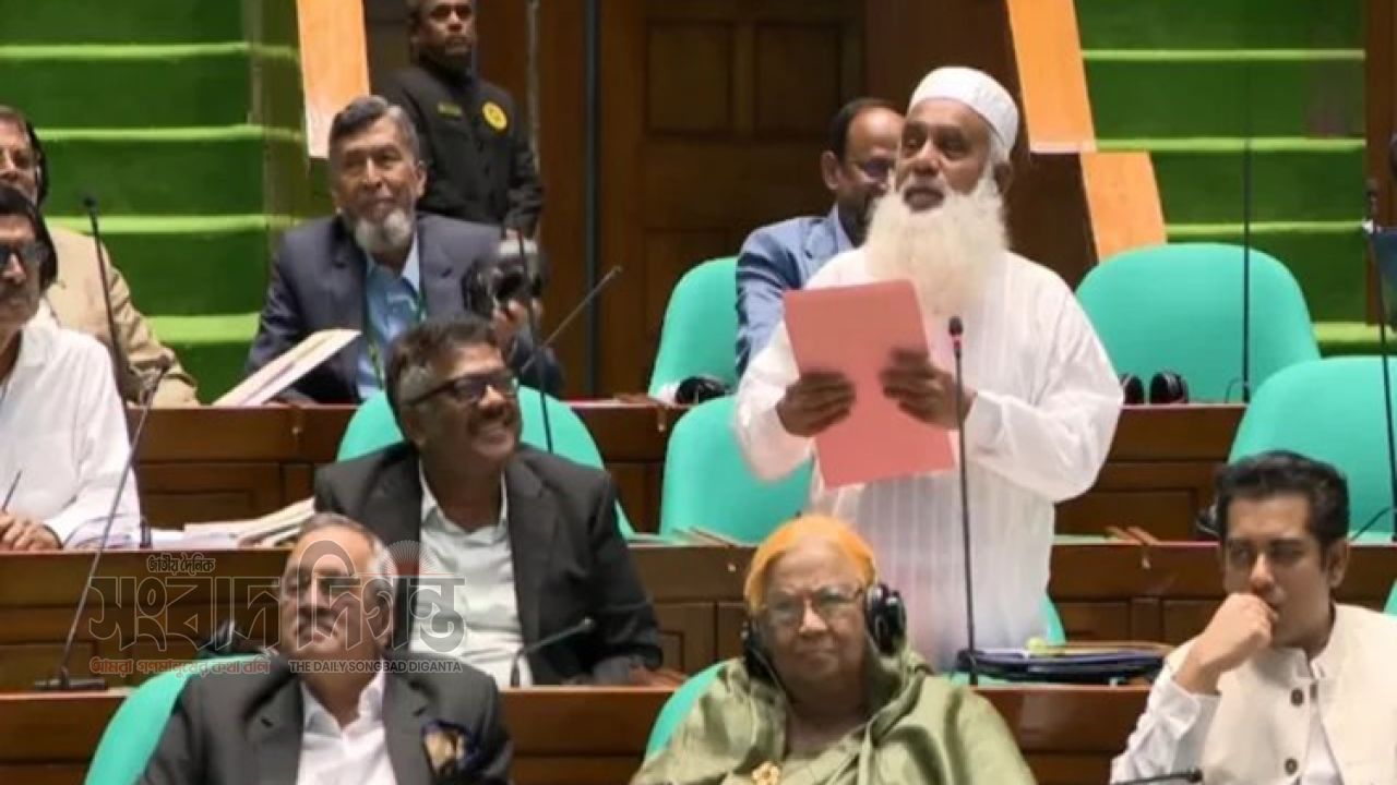 সংসদে উত্তপ্ত পরিস্থিতি, নারী সংসদ সদস্যদের নিয়ে মন্তব্য ঘিরে তীব্র বিতর্ক 