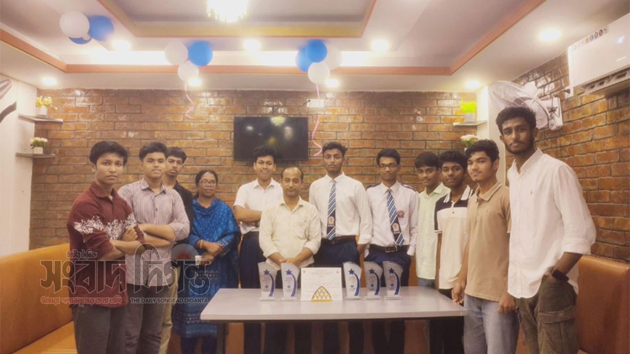 বিজ্ঞান মেলায় রংপুরে শীর্ষস্থান দখল করে জাতীয় পর্বে মিঠাপুকুর মডেল স্কুল