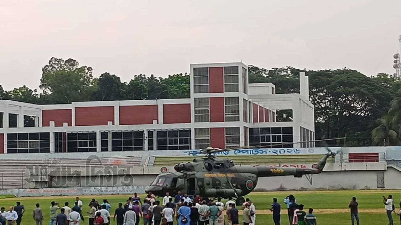 মধ্যরাতে অসুস্থ হয়ে হাসপাতালে, পরে হেলিকপ্টারে ঢাকায় ডিসি