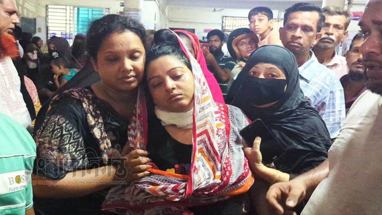রাতের আঁধারে ঘরে ঢুকে হামলা, মুন্সীগঞ্জে মামলা দায়ের