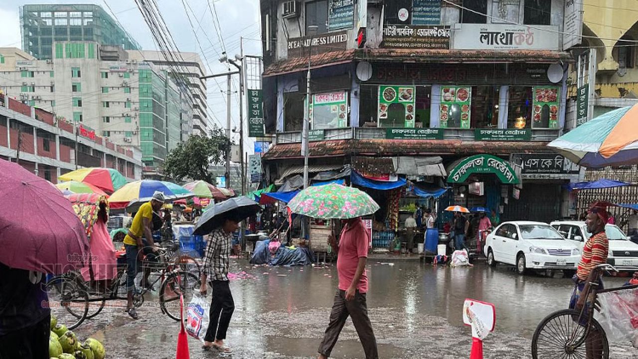 পাঁচদিন বজ্রসহ বৃষ্টিতে ভিজবে দেশ, কোথাও কোথাও ভারি বর্ষণের সম্ভাবনা 