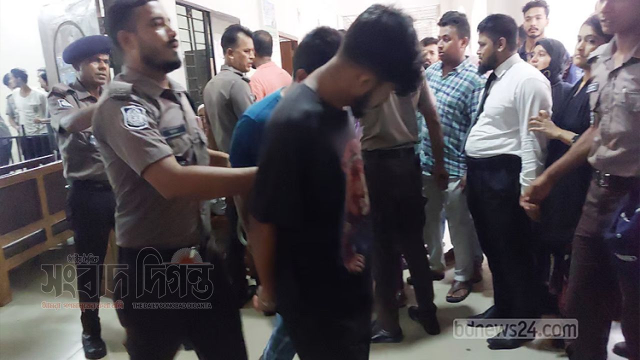 বনানীর সন্ত্রাসবিরোধী আইনের মামলায় নিষিদ্ধ ছাত্রলীগের ১৩ নেতাকর্মীর ৩ দিনের রিমান্ড 