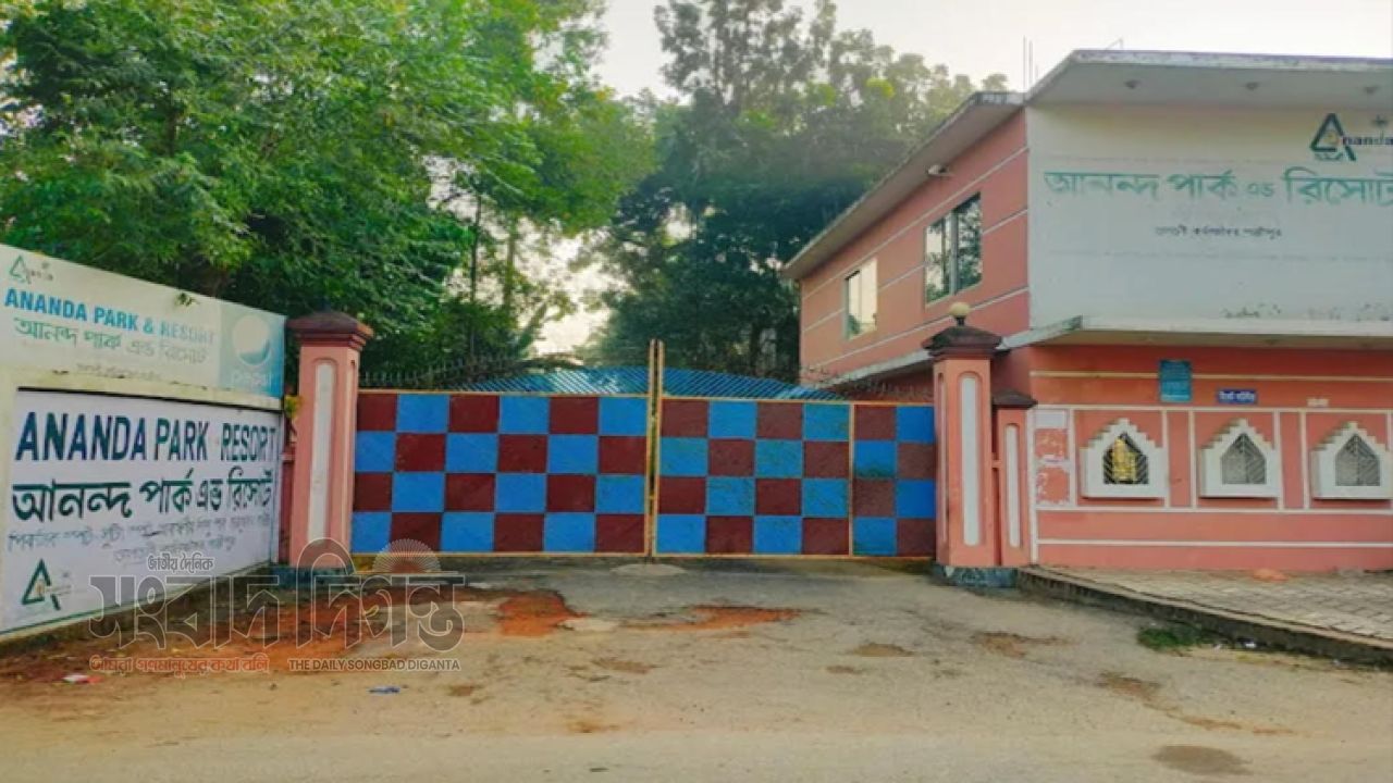দর্শনার্থীদের  ভিড়ে মুখরিত আনন্দ পার্ক