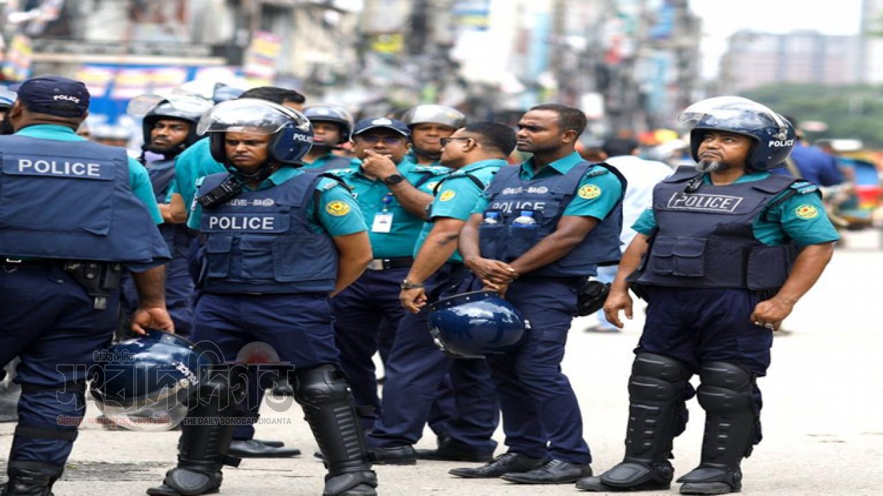 নিষিদ্ধ আওয়ামী লীগের প্রতিষ্ঠাবার্ষিকী ঘিরে সতর্ক পুলিশ, দেশজুড়ে নিরাপত্তা জোরদারের নির্দেশ