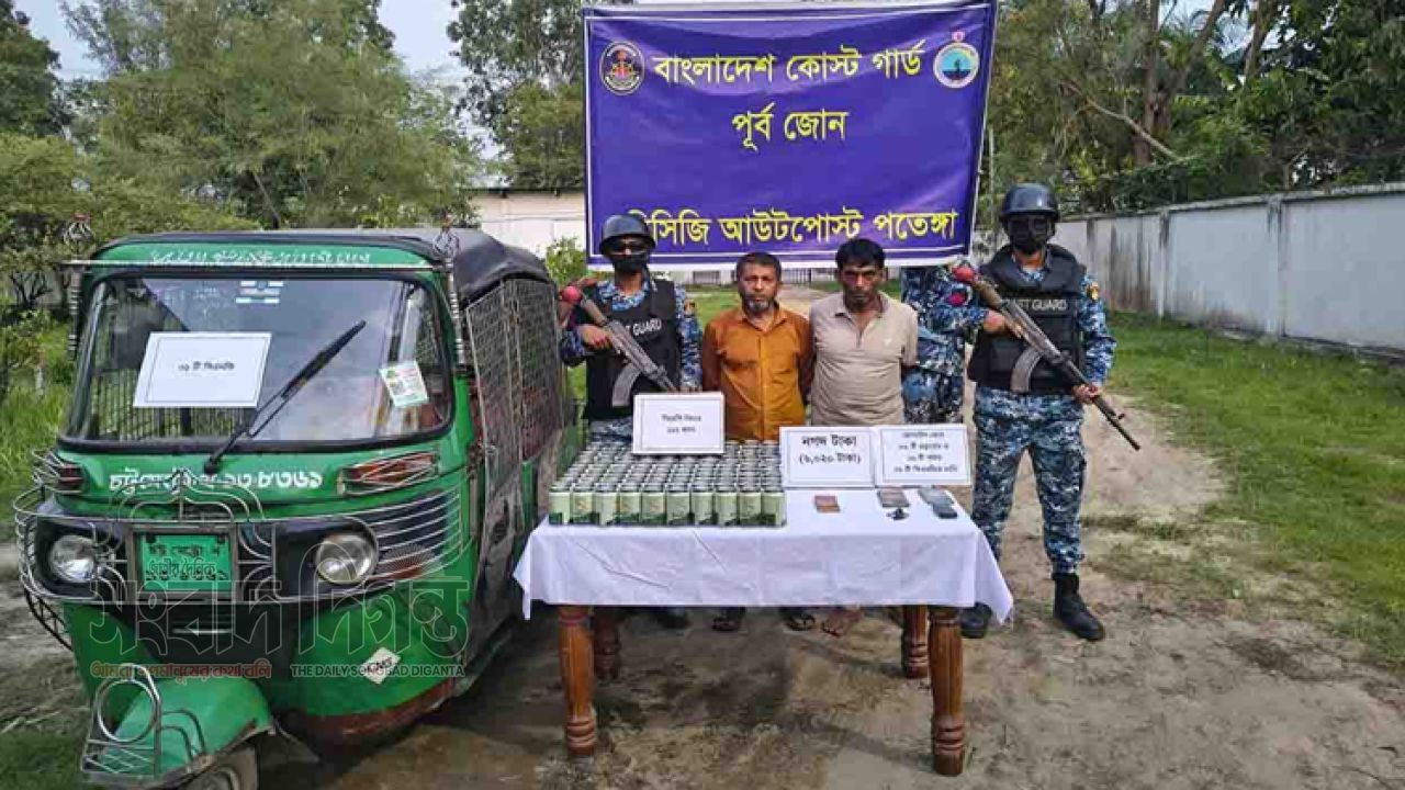 ট্রাকভর্তি অবৈধ চিনি উদ্ধার করল কোস্টগার্ড