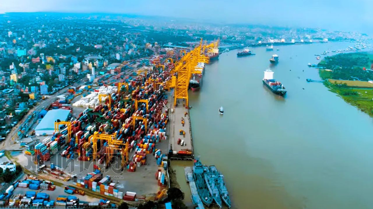 পিসিটির সক্ষমতা বাড়াতে চট্টগ্রামে পৌঁছাল আধুনিক কিউজিসি ক্রেন 