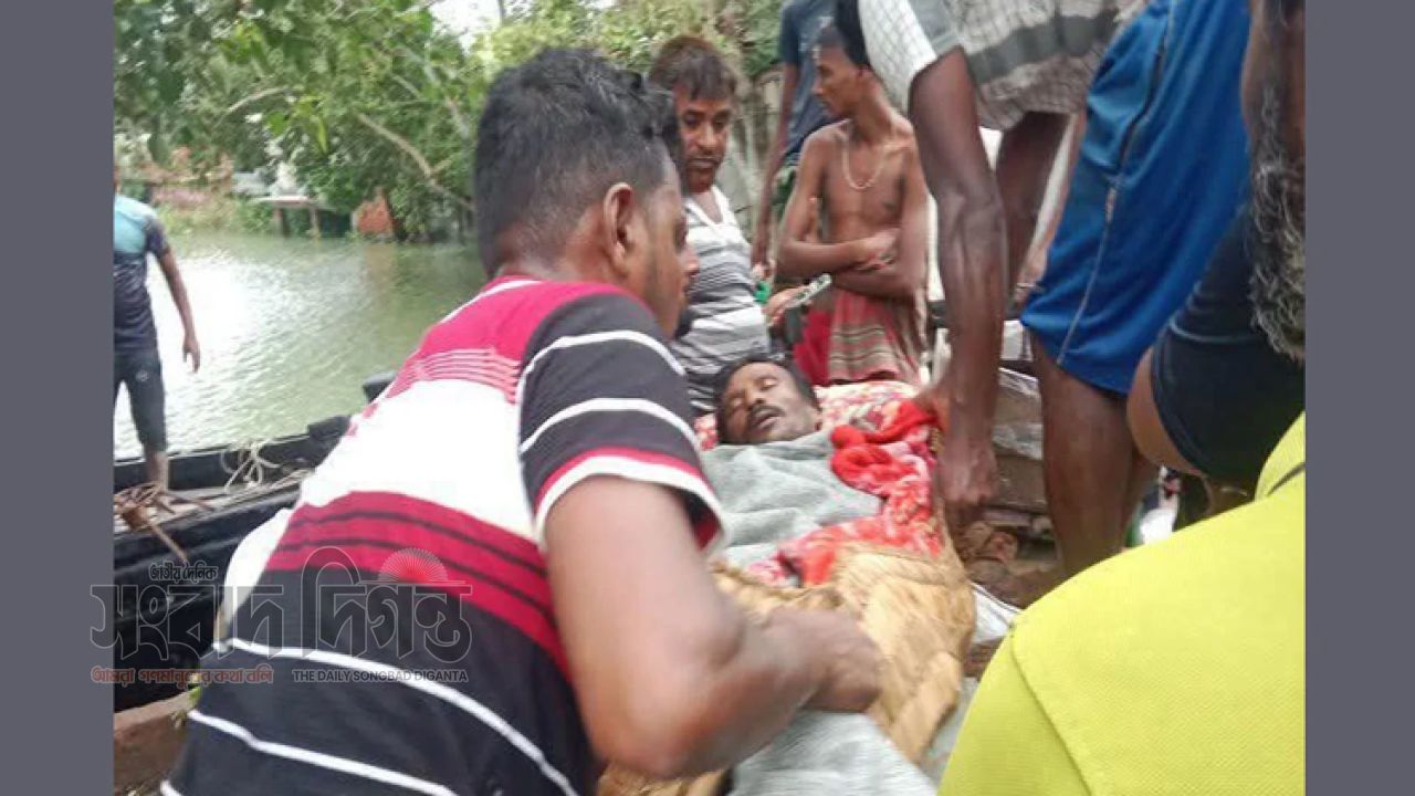 নদীতে নৌকায় বসে থাকা অবস্থায় বজ্রাঘাত