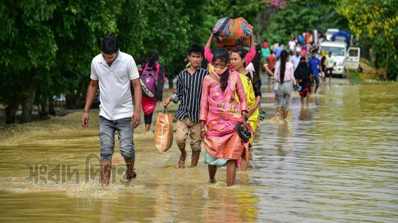 ভারি বর্ষণে উত্তরের চার জেলায় বন্যা পরিস্থিতির আশঙ্কা