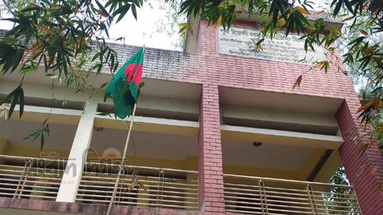 পূর্ব ইচলী সরকারি প্রাথমিক বিদ্যালয়ে উপস্থিতি সংকট, পাঠদানে দুর্বলতা ও অব্যবস্থাপনার অভিযোগ 