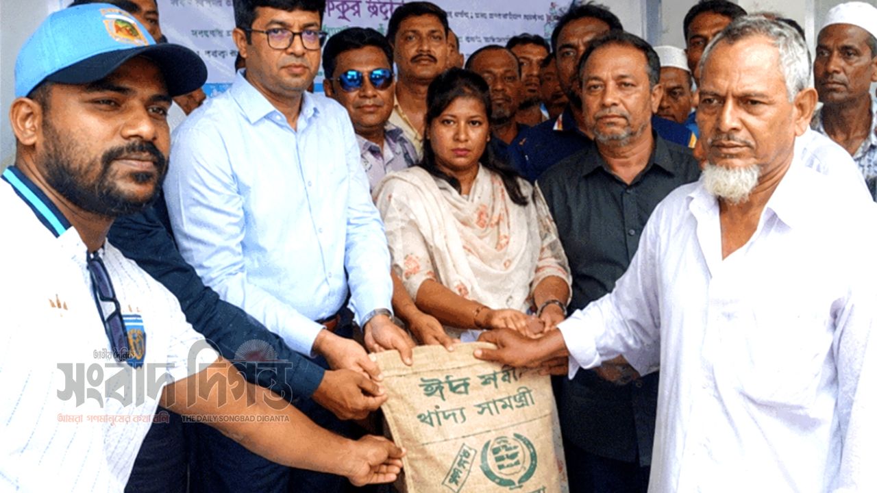 কসবায় বিনামূল্যে বীজ-সার পেলেন ২৬০০ কৃষক 
