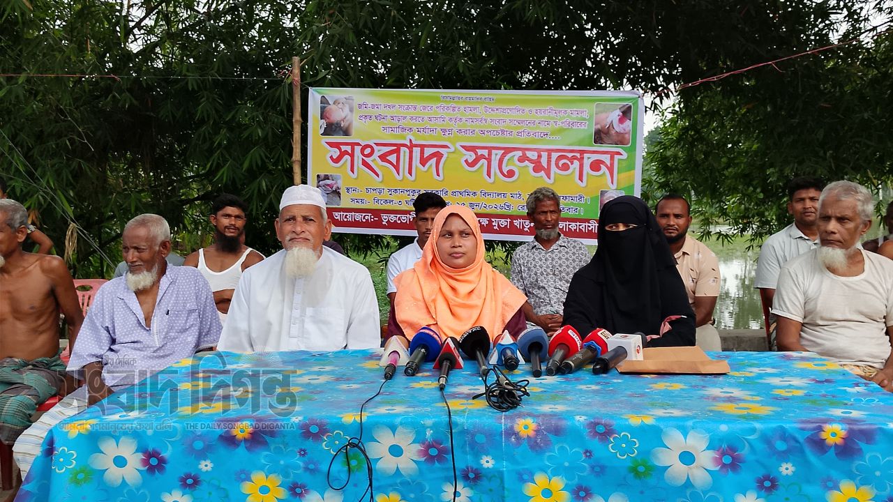 পুত্র কর্তৃক পিতাকে মারধর! মামলা-পাল্টা মামলা, পিতার পক্ষে পুত্রবধূর সংবাদ সম্মেলন 