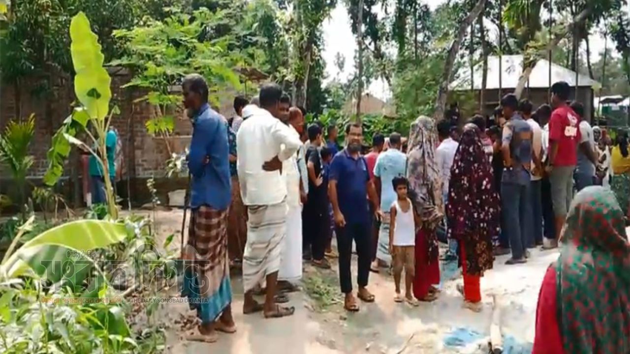 নাটোরে পুকুরে ভাসছিল রিকশাচালকের মরদেহ, উদ্ধার করল পুলিশ 