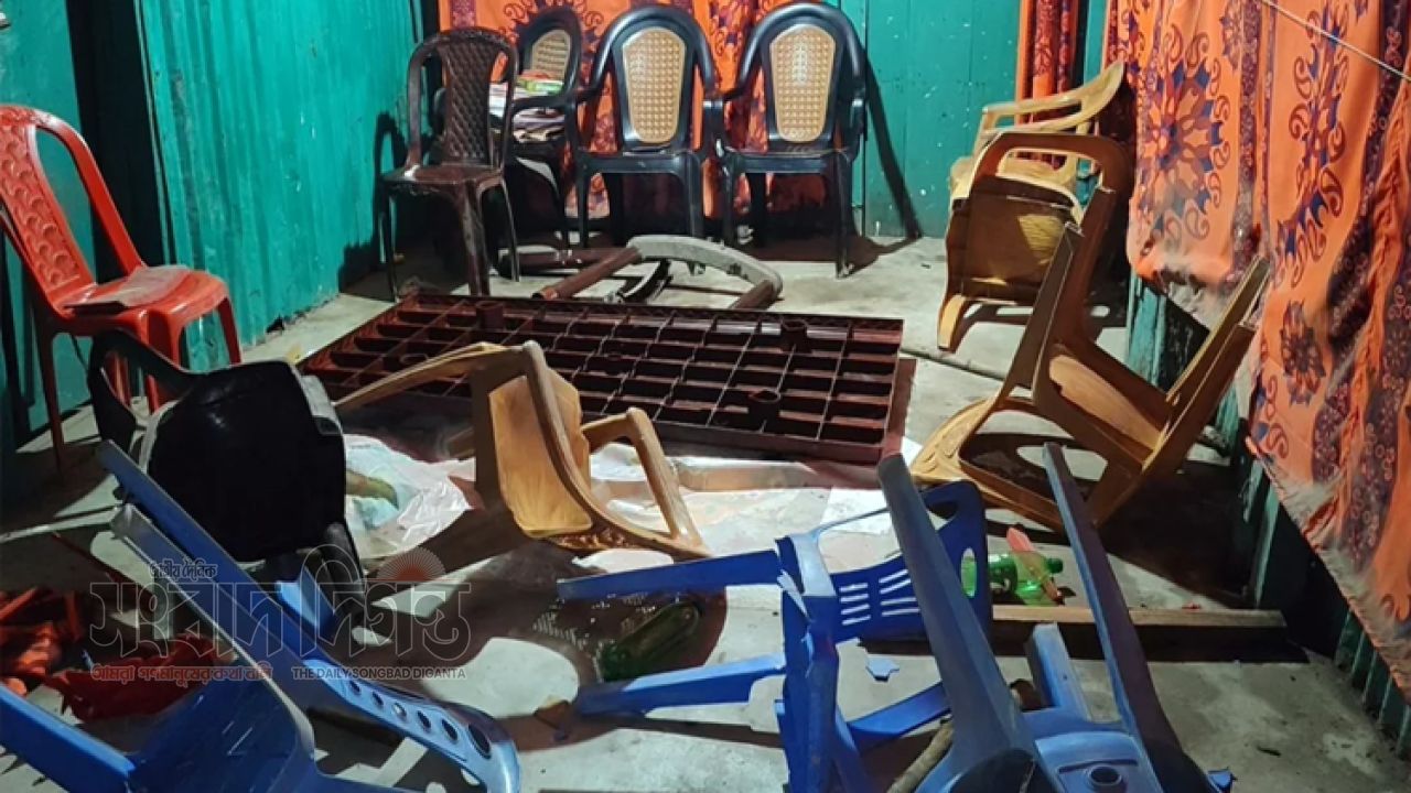 বাউফলের কালাইয়া বন্দরে বিক্ষোভ ঘিরে হামলা-ভাঙচুরের অভিযোগ, উত্তেজনা 