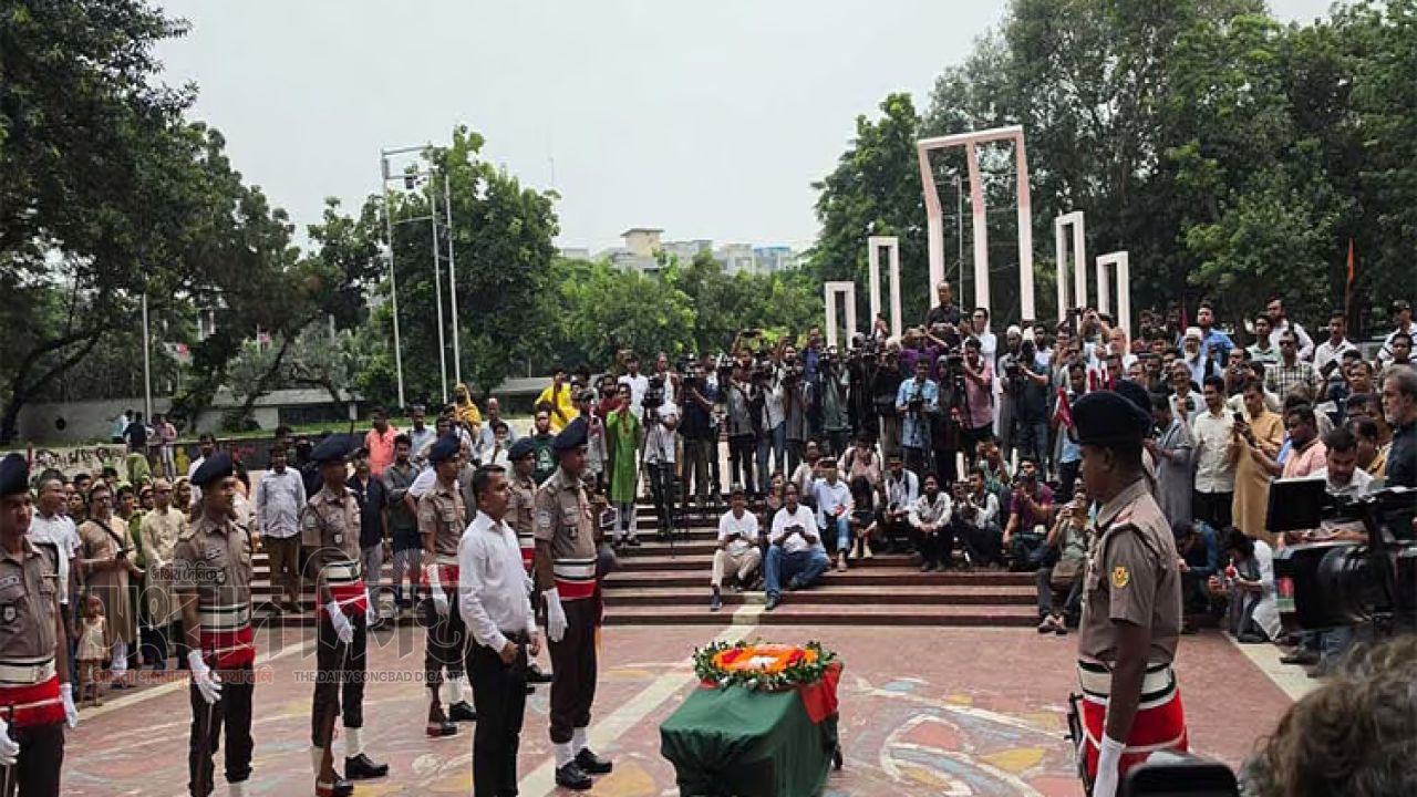 কেন্দ্রীয় শহীদ মিনারে চিরবিদায়, মুস্তাফা মনোয়ারকে শেষ শ্রদ্ধায় সাংস্কৃতিক অঙ্গন 