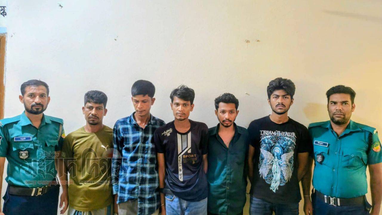 টঙ্গী পশ্চিম থানার বিশেষ অভিযানে সাজাপ্রাপ্ত আসামিসহ ৮ জন গ্রেফতার