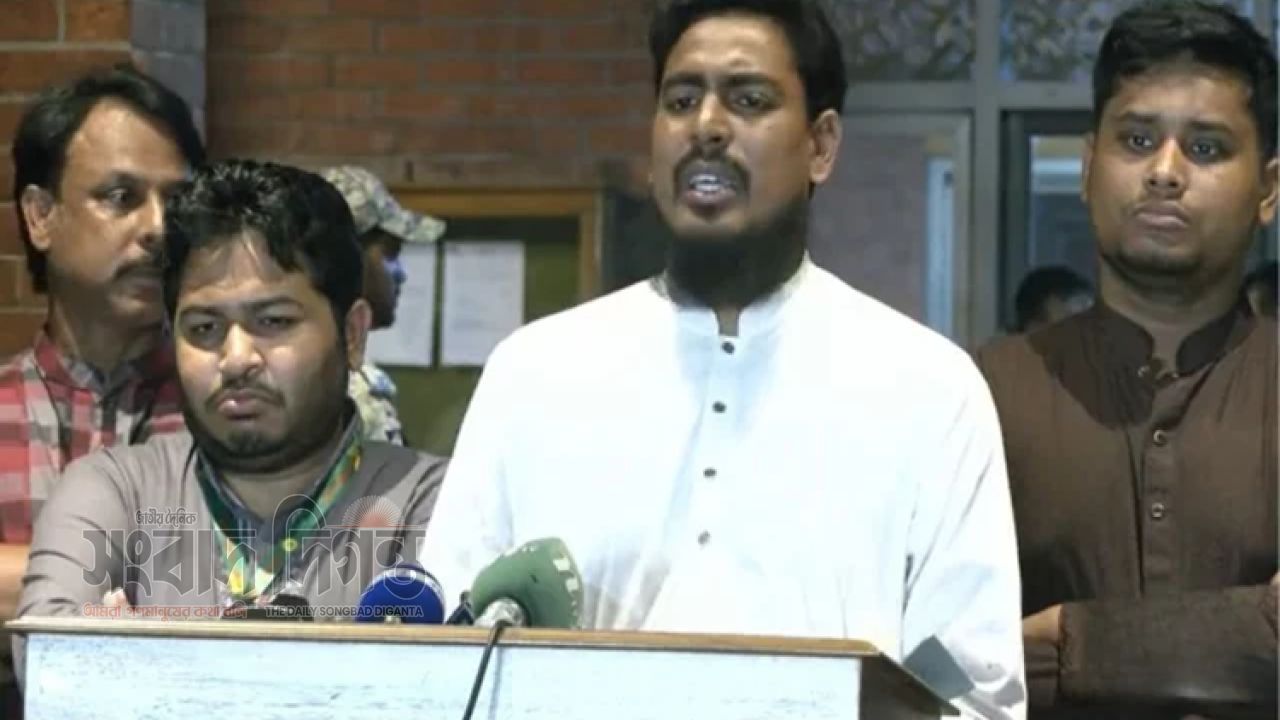 ‘মুক্তিযুদ্ধ ও জুলাইকে আলাদা করে দেখার সুযোগ নেই’ :  আখতার হোসেন