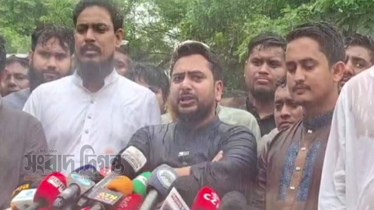 ‘৫ আগস্টের মধ্যে জুলাই স্মৃতি জাদুঘর খুলুন, না হলে জনগণই খুলবে’ : নাহিদ ইসলাম