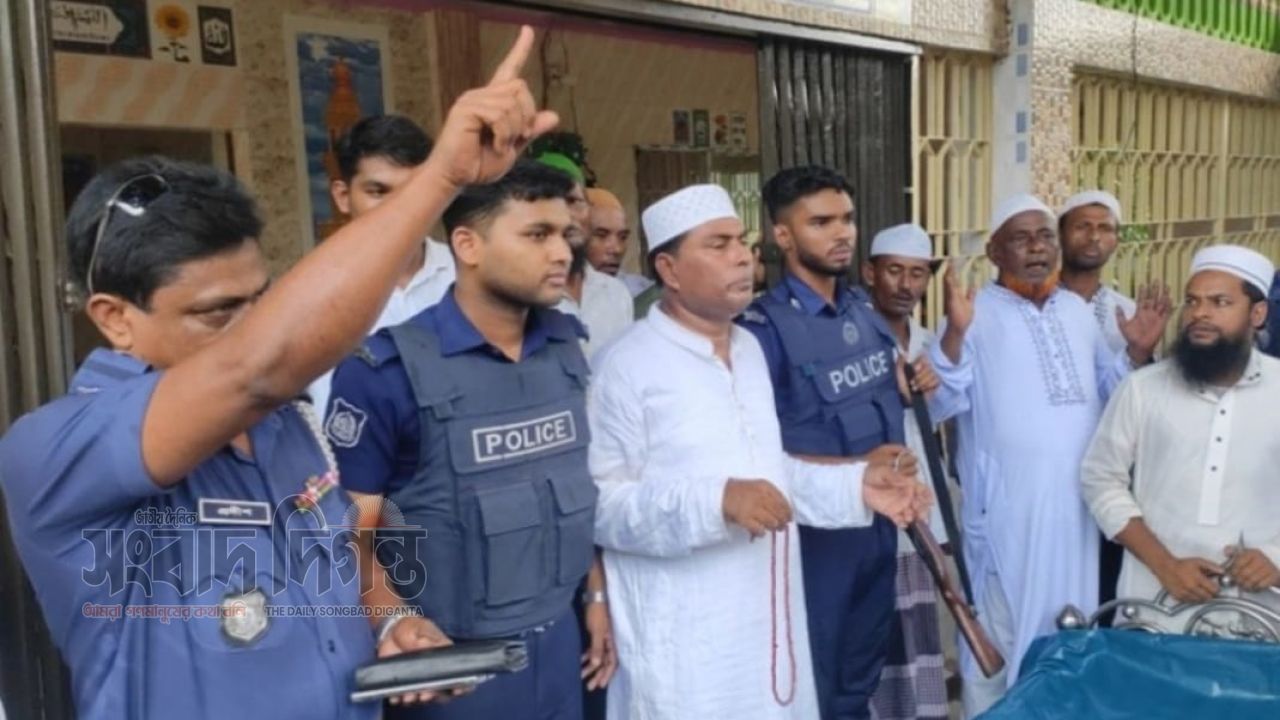 আখাউড়া প্যারোলে মুক্তি পেয়ে মায়ের জানাজা স্বেচ্ছাসেবক লীগ নেতা 
