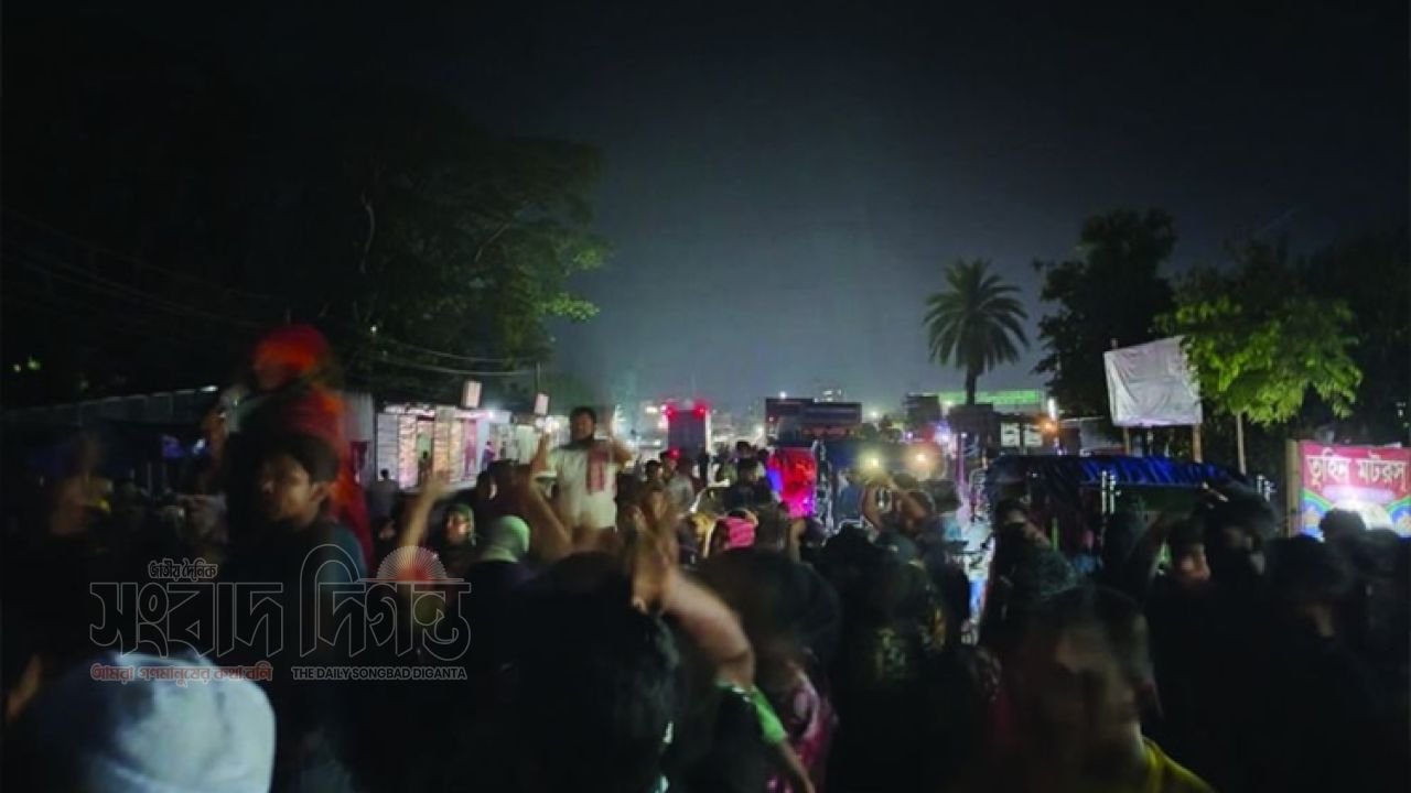 ভাঙ্গায় নিহত সুমনের জানাজা সম্পন্ন, হত্যার বিচার দাবিতে রাতভর বিক্ষোভ 
