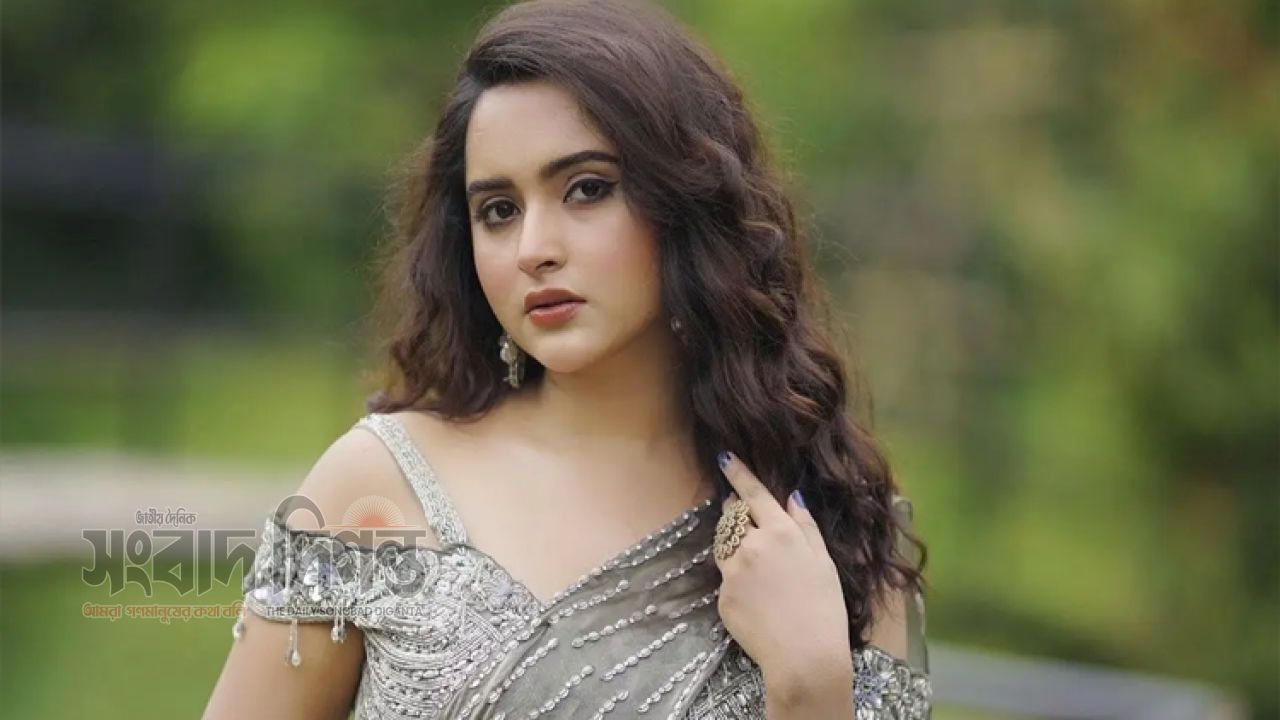 নতুন করে প্রেমের গুঞ্জন 