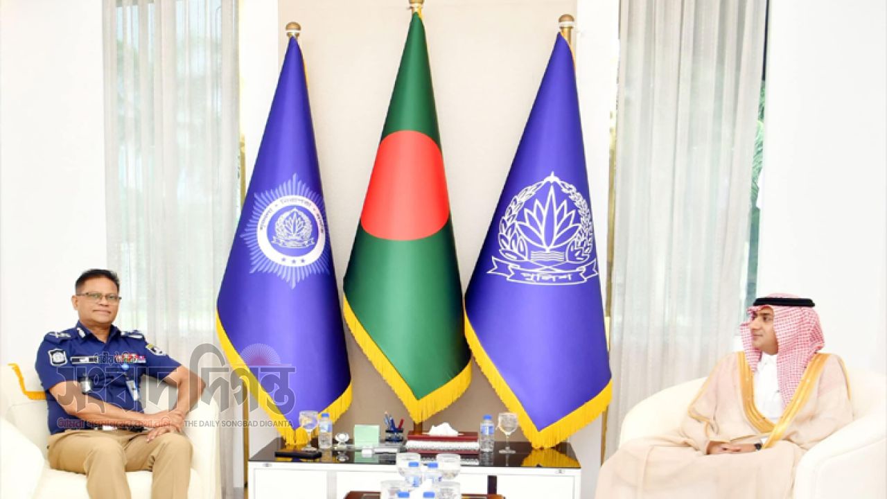 আইজিপির সঙ্গে সৌদি রাষ্ট্রদূতের সাক্ষাৎ