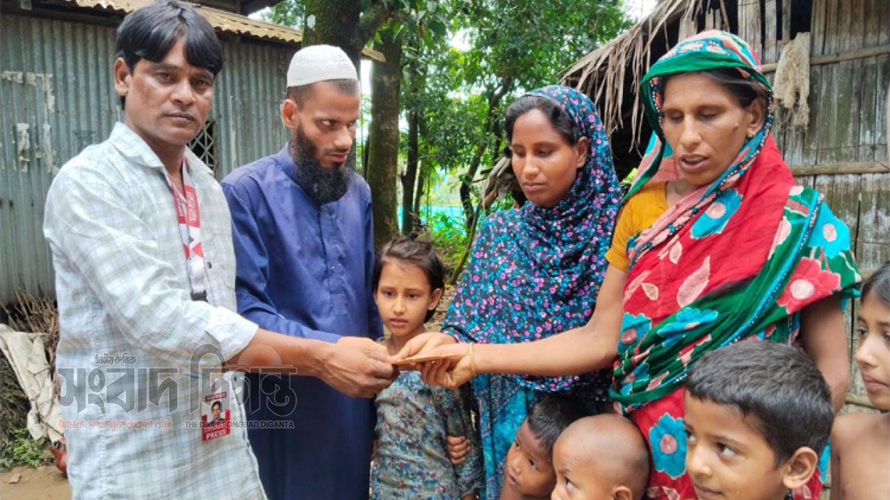 সংবাদ প্রকাশের পর অসহায় দৃষ্টিহীন আবু সাঈদ পাশে দাঁড়ালেন মালদ্বীপ প্রবাসী বাবুল মিয়া 