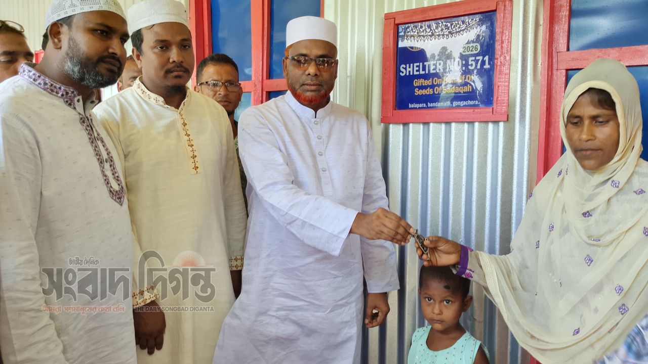 মানবিক উদ্যোগে গঙ্গাচড়ায় অসহায় পরিবারের মাথা গোঁজার ঠাঁই