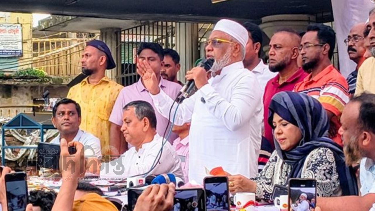 সন্ত্রাসীদের কোনো রাজনৈতিক পরিচয় নেই বরকত উল্লাহ বুলু