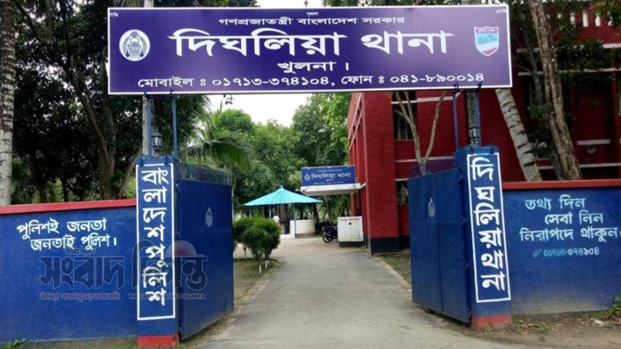 খুলনায় ভ্যানচালকের রক্তাক্ত মরদেহ উদ্ধার, হত্যার তদন্তে পুলিশ 