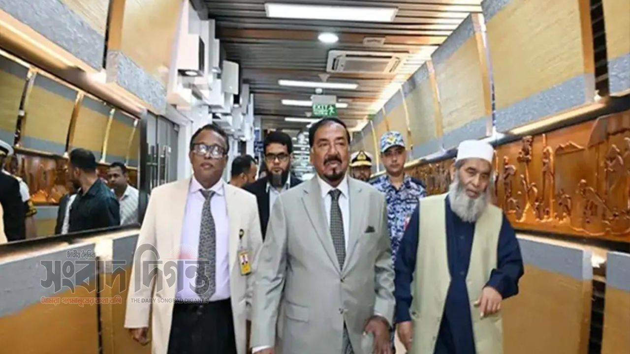 ইরানের রাষ্ট্রীয় শেষকৃত্য অনুষ্ঠানে অংশ নিয়ে দেশে ফিরলেন স্পিকার 