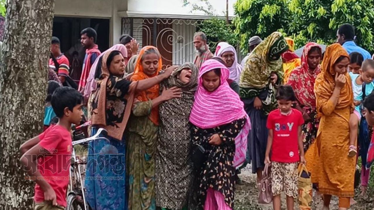 বিদ্যুৎস্পৃষ্ট হয়ে বাবা-মা-ছেলেসহ একই পরিবারের তিনজনের মৃত্যু 