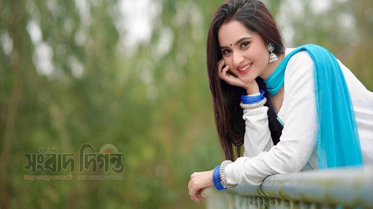 প্রেমের গুঞ্জনে  কেয়া পায়েল