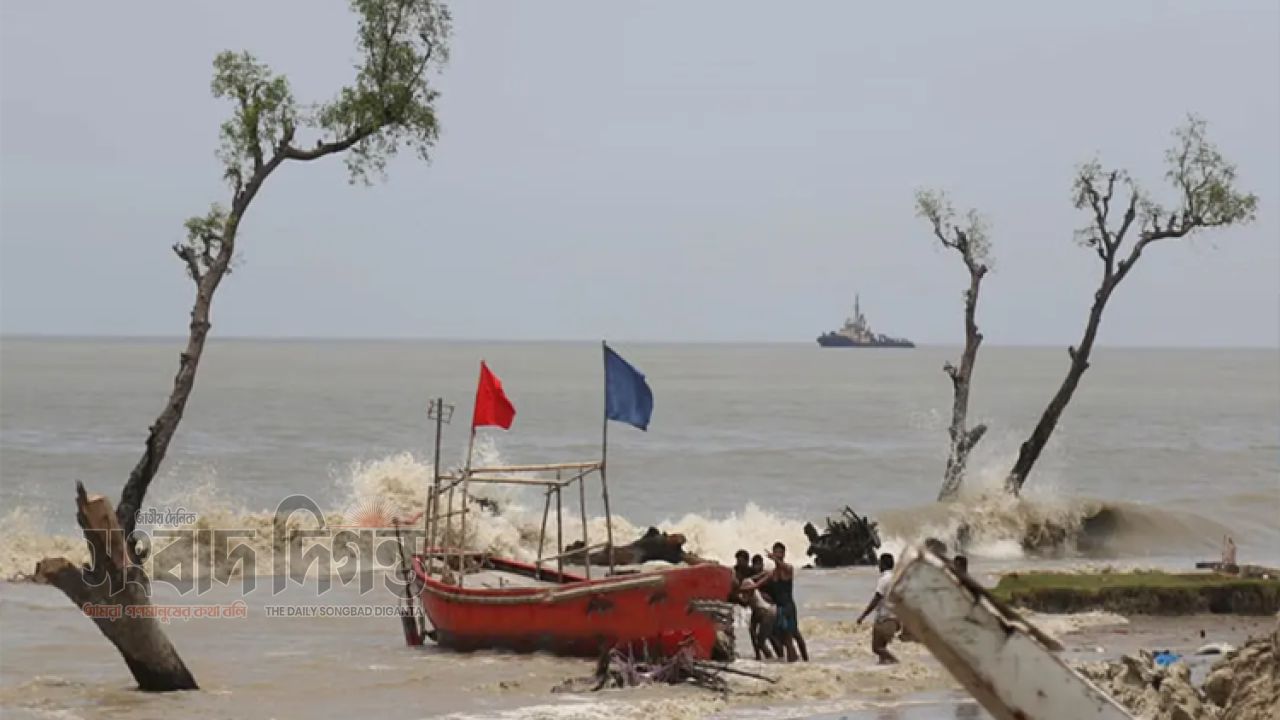 উত্তাল সাগর , লঘুচাপের প্রভাবে চার সমুদ্রবন্দরে সতর্কসংকেত জারি