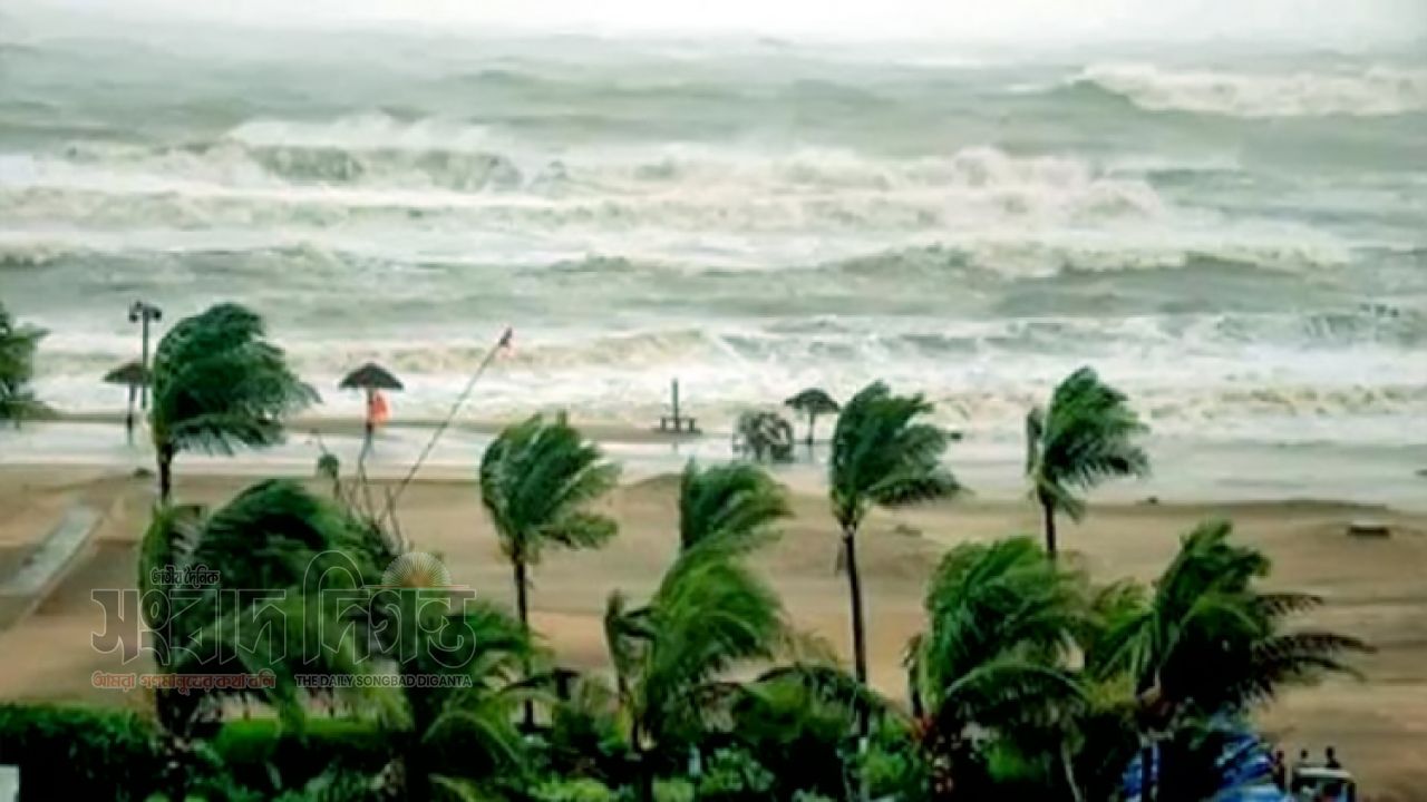 চার সমুদ্রবন্দরে ৩ নম্বর সতর্ক সংকেত, সাগরে সাবধানে চলাচলের নির্দেশ