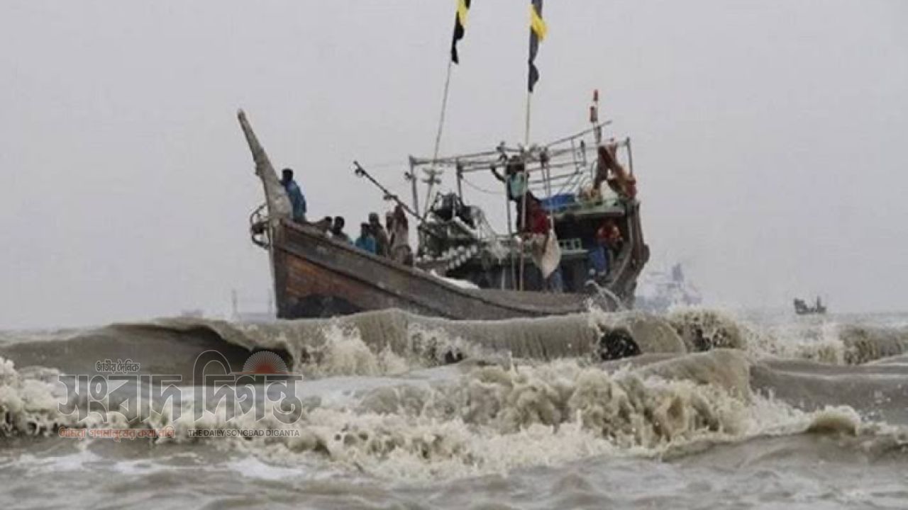 নিম্নচাপের প্রভাবে সাগরে ট্রলারডুবি, জীবিত ফিরলেন ১৬ জেলে নিখোঁজ ২ জেলে