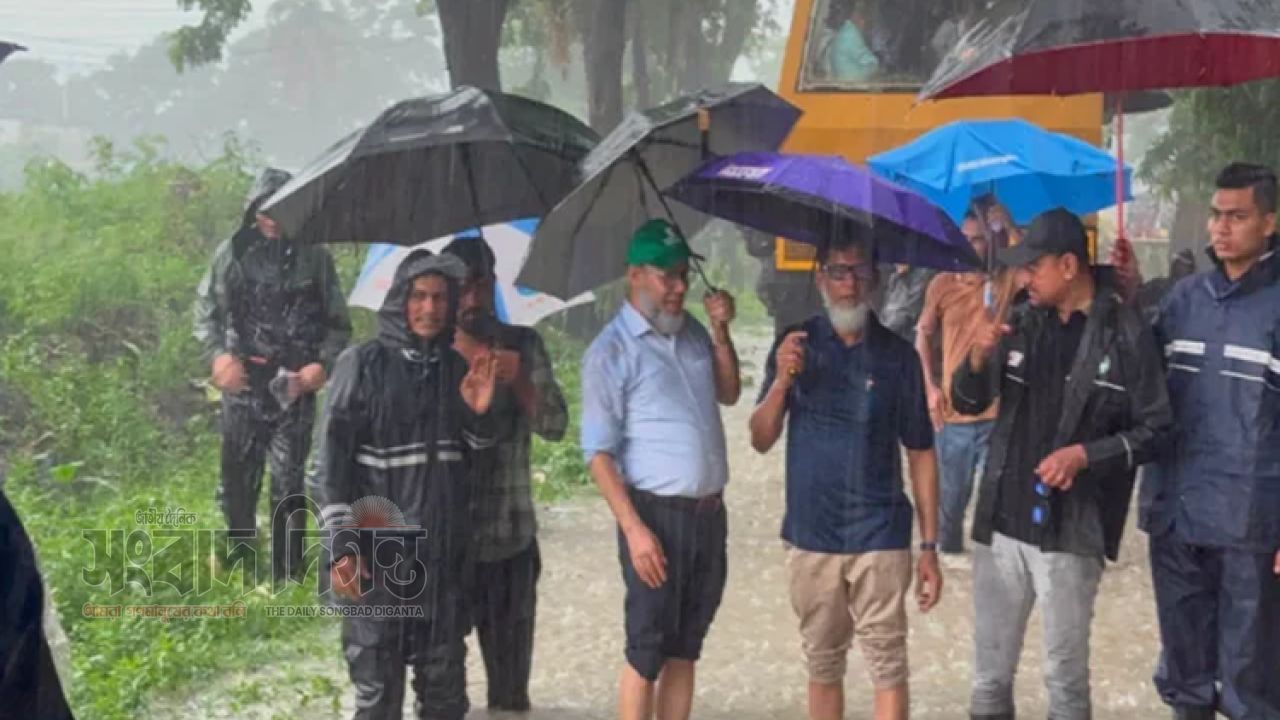 ভারী বৃষ্টির ধাক্কা: চট্টগ্রামের রেলপথ ৫ ফুট উঁচু করার উদ্যোগ  : রেল প্রতিমন্ত্রী