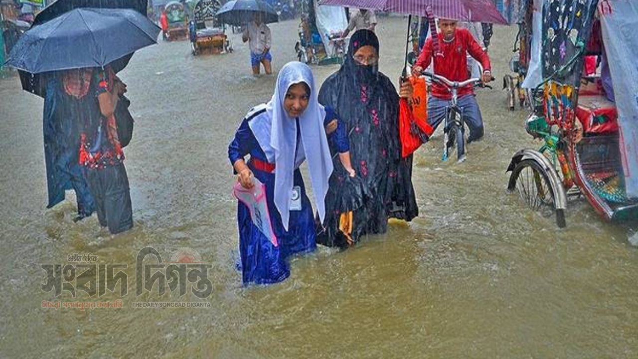ভারী বর্ষণের সতর্কবার্তা, জলাবদ্ধতা ,পাহাড়ধস ও জলাবদ্ধতার শঙ্কা