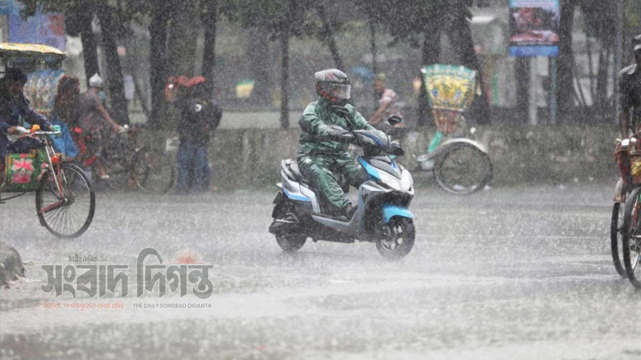 দেশজুড়ে বৃষ্টির দাপট অব্যাহত, অতিভারি বর্ষণের পূর্বাভাস